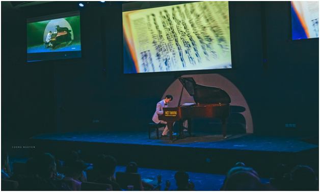 “Những trang tiểu thuyết lãng mạn” là buổi hòa nhạc piano, opera kết hợp với những lời thơ và hình ảnh truyền cảm hứng