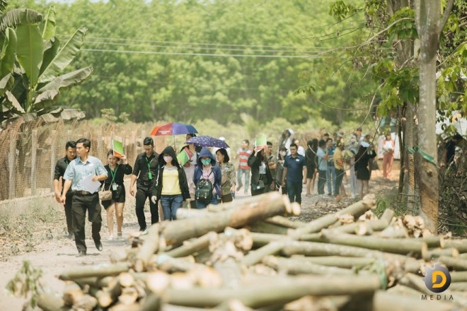 Đoàn nhà đầu tư của Big Group đi xem dự án đất nền ở Tây Ninh Doanh nhân Võ Phi Nhật Huy: