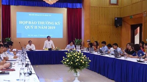 Thứ trưởng Bộ KH&ĐT Vũ Đại Thắng cung cấp nhiều thông tin tại cuộc họp báo