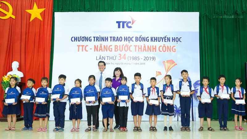 Lễ trao học bổng khuyến học “TTC - Nâng bước thành công” đã được thực hiện liên tiếp trong 34 năm qua (1985 - 2019)