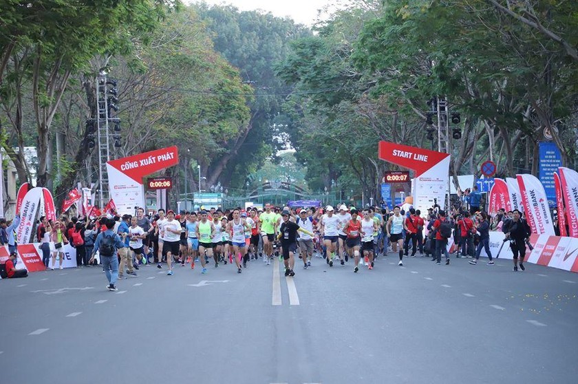 Hàng chục nghìn vận động viên chinh phục cung đường xanh tại giải marathon quốc tế TPHCM Techcombank 2019