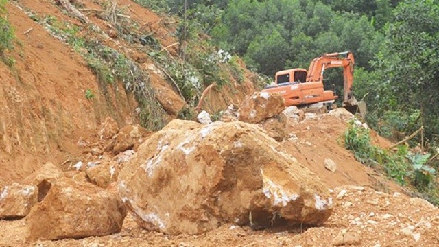 Công an tịch thu 18,4m3 thạch anh do khai thác trái phép