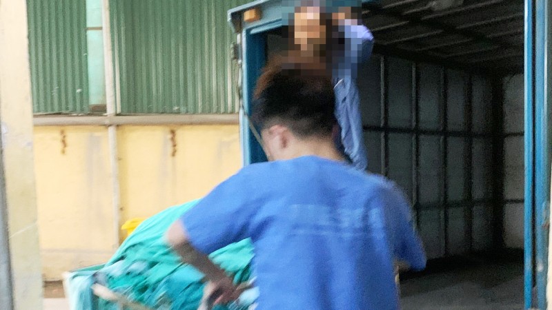 Đồ vải bẩn của bệnh viện được đưa về xưởng giặt nhưng không thực hiện đúng biện pháp phòng chống lây nhiễm.