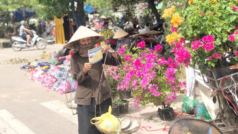 Người dân nên tham gia BHXH để được hưởng lương hưu và thẻ BHYT khám chữa bệnh khi về già. (Ảnh minh họa)