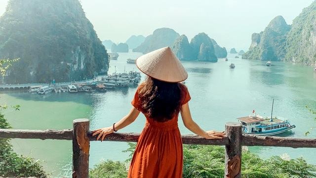 Tỉnh Quảng Ninh đón khách nội tỉnh.