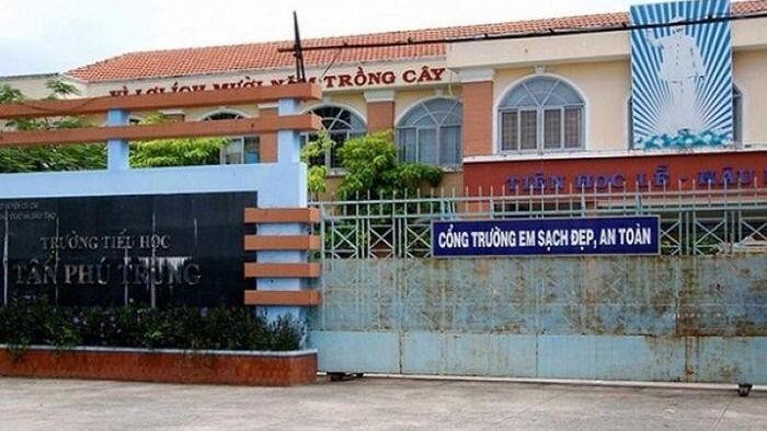 Trường Tiểu học Tân Phú Trung, một trong 7 đơn vị liên quan vụ án.