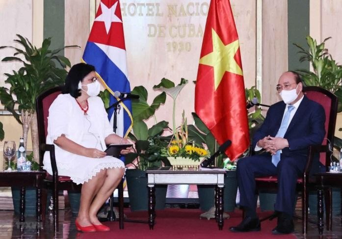 Chủ tịch nước Nguyễn Xuân Phúc tiếp Phó Chủ tịch thứ nhất Viện Cuba hữu nghị với các dân tộc (ICAP) Noemi Rabaza Fernandesz. (Ảnh: Thống Nhất/TTXVN)