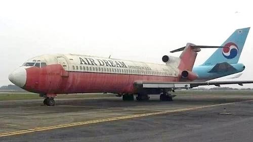 Chiếc Boeing B727-200 tại sân bay Nội Bài.