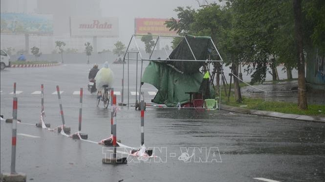 Việc áp dụng căn cứ tạm đình chỉ vì lý do bất khả kháng do thiên tai, dịch bệnh phải đảm bảo thận trọng, kỹ lưỡng. (Ảnh minh họa)