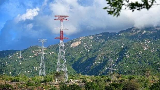 Đường dây 500kV Thuận Nam - Vĩnh Tân được thực hiện trong thời gian kỷ lục.