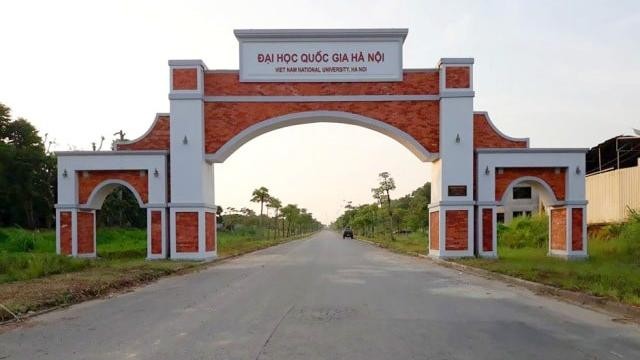 Lối vào dự án Đại học Quốc gia Hà Nội tại Hòa Lạc.