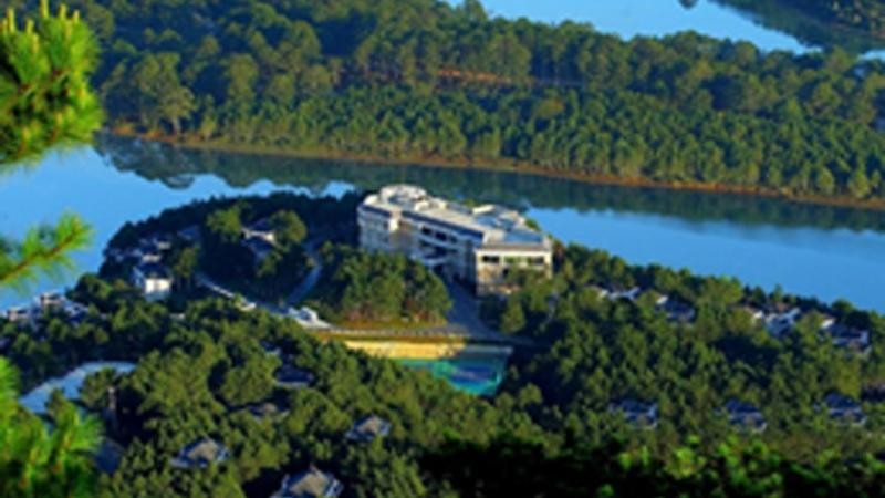 Khu resort 5 sao đạt tiêu chuẩn quốc tế (Edensse) là một trong số ít dự án đưa vào khai thác kinh doanh ở KDL hồ Tuyền Lâm.