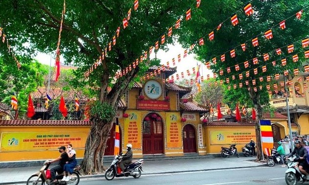 Pano chào mừng Đại hội đại biểu Phật giáo toàn quốc lần thứ IX trước trụ sở Trung ương GHPGVN - chùa Quán Sứ, Hà Nội. (Nguồn ảnh phatgiao.org.vn)