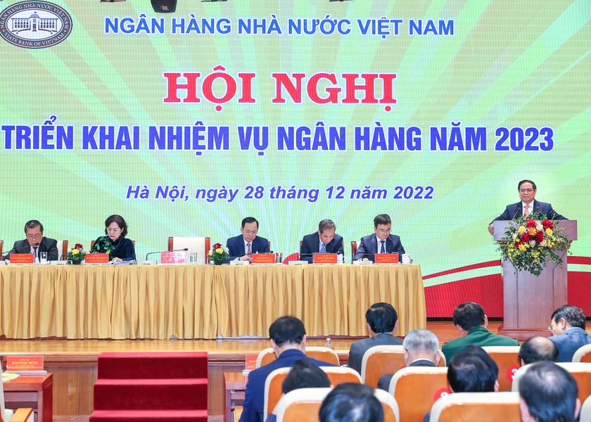 Thủ tướng thẳng thắn nhìn nhận, ngành Ngân hàng còn một số tồn tại, hạn chế cần khắc phục, cố gắng hơn nữa về công tác nghiên cứu, nắm bắt tình hình để có phản ứng chính sách kịp thời - (Ảnh: VGP/Nhật Bắc.) 