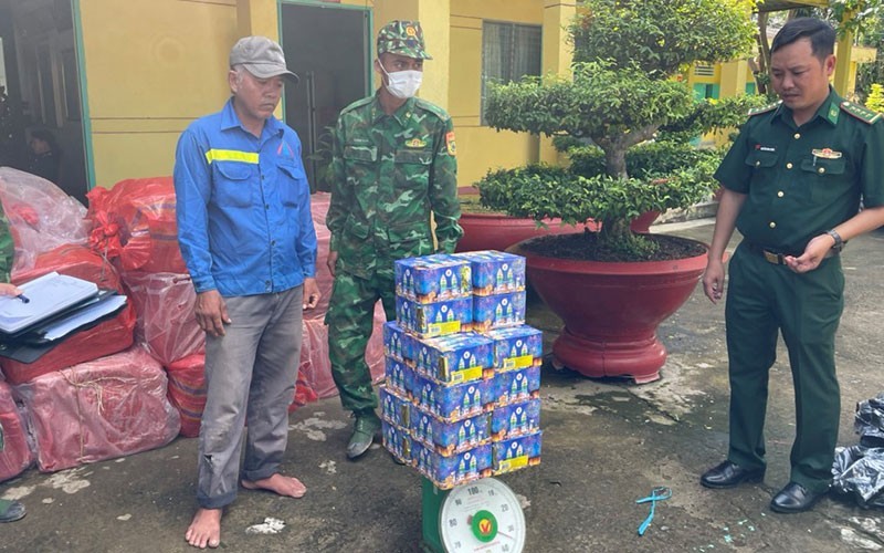 Bộ đội Biên phòng bắt giữ một vụ pháo nổ.