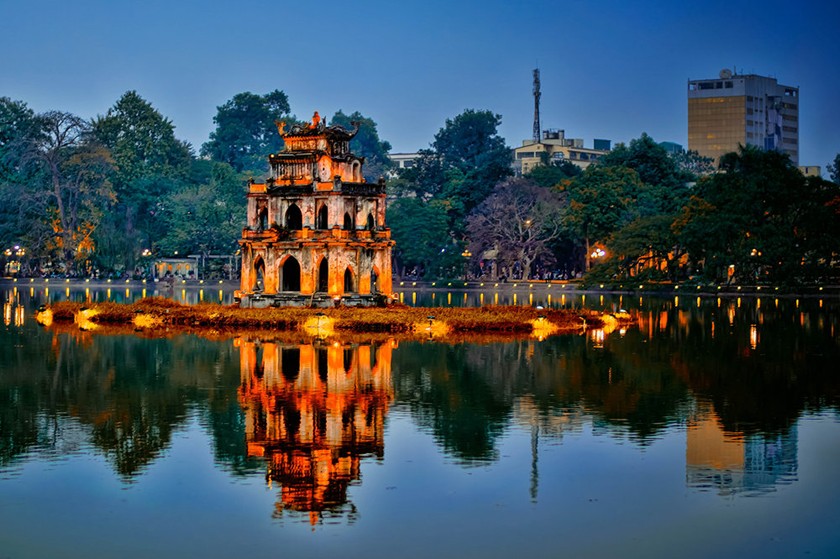 Hồ Hoàn Kiếm là điểm du lịch được du khách quốc tế yêu thích.