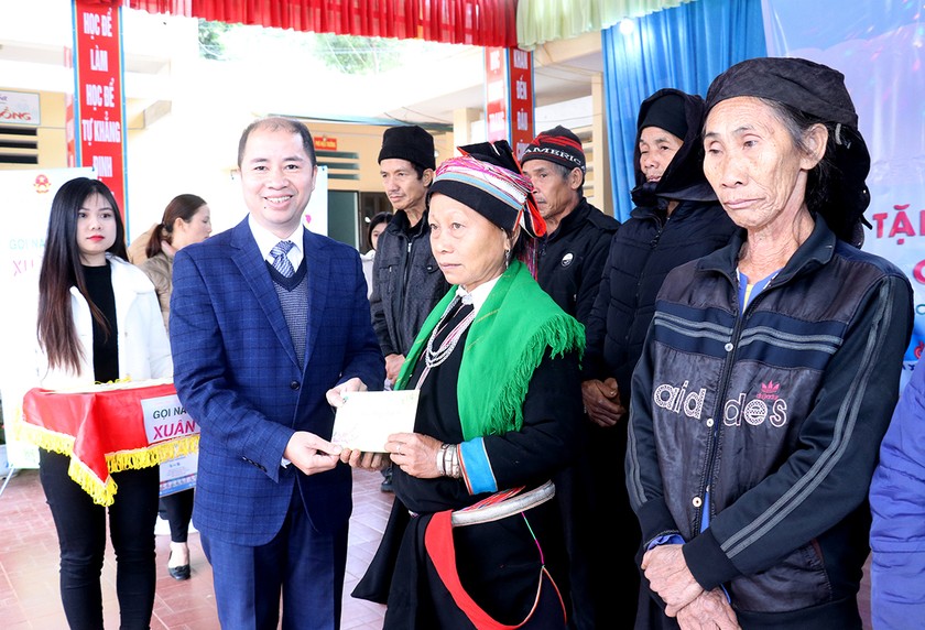 Chương trình “Tết cho trẻ em nghèo” trao tặng 250 triệu đồng cho người cao tuổi và trẻ em vùng cao Hà Giang ảnh 2 Chương trình “Tết cho trẻ em nghèo” trao tặng 250 triệu đồng cho người cao tuổi và trẻ em vùng cao Hà Giang ảnh 2