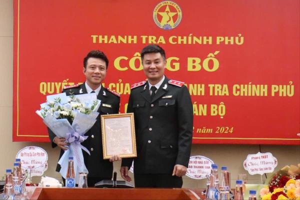 Phó Tổng Thanh tra Chính phủ Nguyễn Văn Cường trao quyết định, tặng hoa và phát biểu giao nhiệm vụ cho tân Phó Tổng Biên tập Báo Thanh tra Chu Văn Thủy.