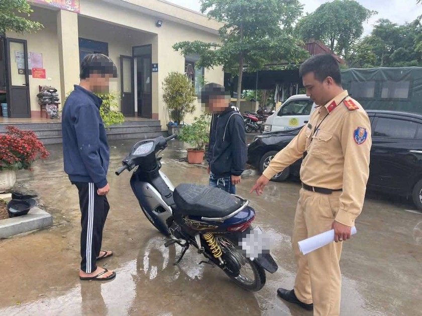 Trong 5 ngày lễ 30/4 -1/5 lực lượng Cảnh sát giao thông Công an tỉnh Phú Thọ phát hiện, xử lý 1.668 trường hợp vi phạm trật tự an toàn giao thông. (Ảnh: Công an Phú Thọ)