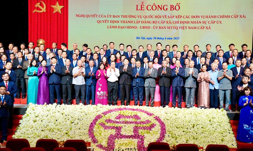 Hà Nội công bố 126 đơn vị hành chính xã, phường mới và đội ngũ cán bộ chủ chốt