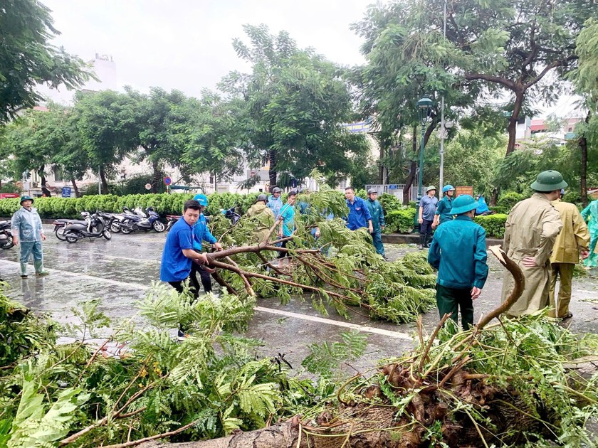 Thanh Niên Hà Nội tình nguyện tham gia khắc phục hậu quả sau bão Yagi