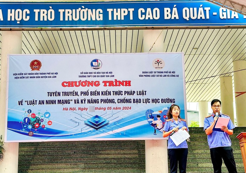 VKSND huyện Gia Lâm phối hợp tuyên truyền, phổ biến giáo dục pháp luật tại Trường THPT Cao Bá Quát.