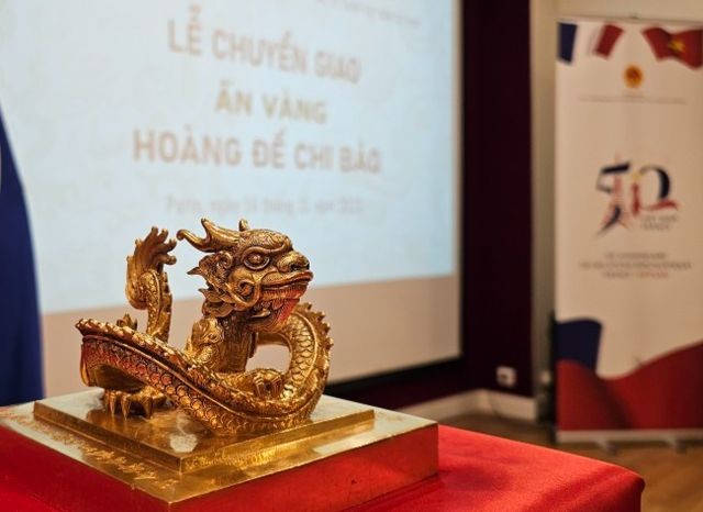 Ấn vàng "Hoàng đế chi bảo" (Ảnh: tienphong.vn).