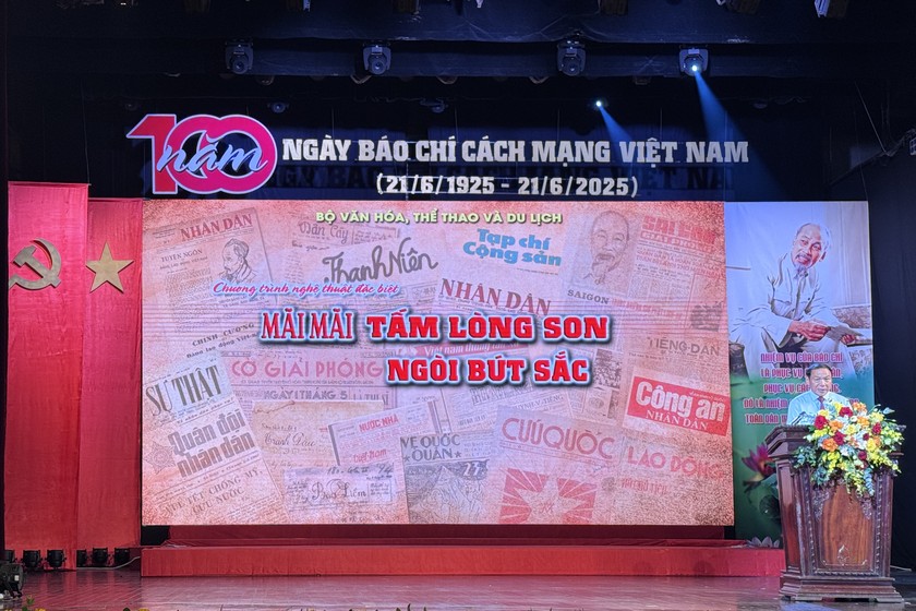 Bộ trưởng Bộ Văn hóa, Thể thao và Du lịch Nguyễn Văn Hùng phát biểu khai mạc chương trình.