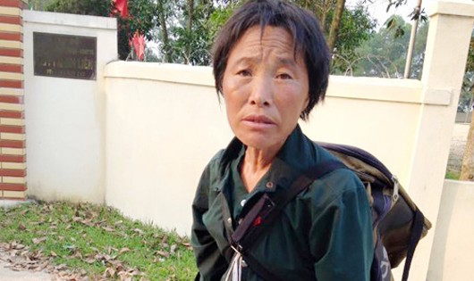 Đẩy đuổi người phụ nữ nói tiếng “lạ” ra khỏi biên giới