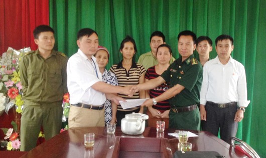 Trao trả ba nạn nhân cho gia đình sau khi được giải cứu 