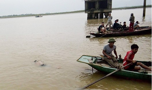 Lực lượng tìm kiếm đã phát hiện thi thể người đàn ông. 