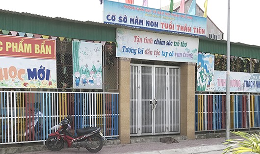 Video được người dân vô tình đi ngang trường quay lại bằng điện thoại.