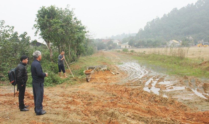 Con đường 300m sau hơn 7 năm chỉ là một rãnh thoát nước mỗi khi mưa lớn đổ xuống.