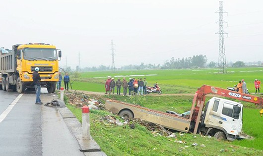 Hiện trường vụ tai nạn nghiêm trọng trên đường tránh.