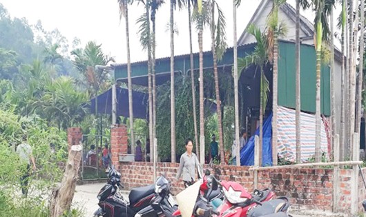 Ngôi nhà hai vợ chồng anh B. chị T. nơi phát hiện ra vụ việc (Ảnh: Dân Việt)