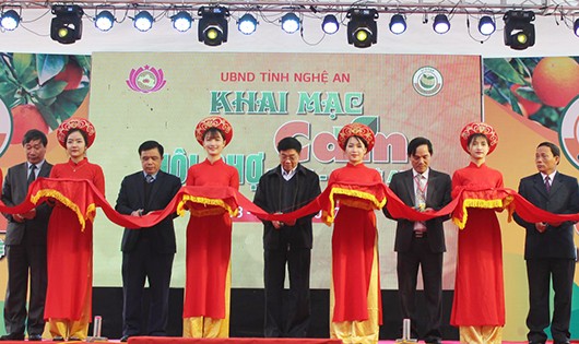 Khai mạc hội chợ Cam Vinh lần thứ 2.