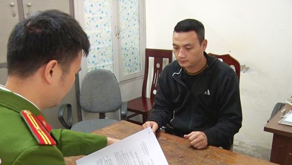 Đối tượng Lê Tuấn Dũng cầm đầu đường dây đánh  bạc bằng hình thức cá độ bóng đá, trong một tháng giao dịch hơn 75 tỷ đồng.