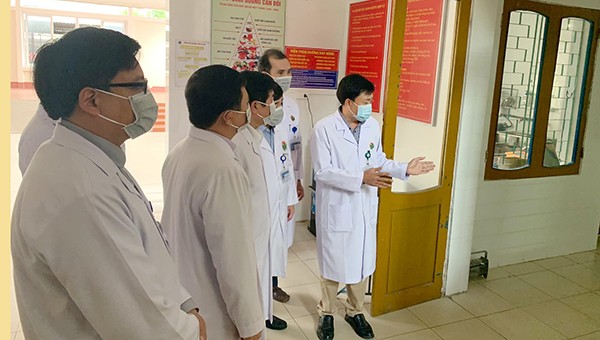 Ban chỉ đạo kiểm tra công tác chuẩn bị tại các bệnh viện và cơ sở y tế.