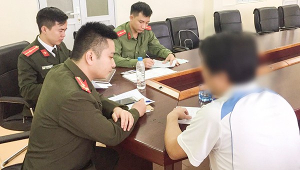 Thanh niên đang bị công an triệu tập để xử lý.