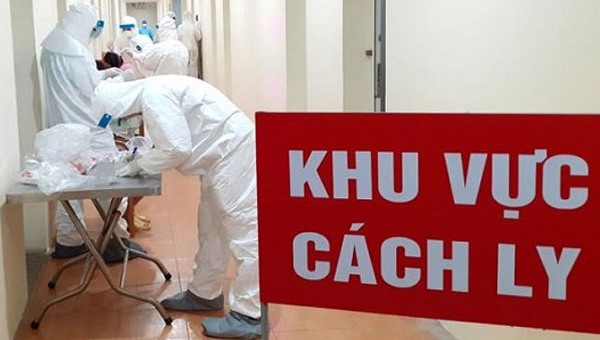 Nửa đêm canh chặn ô tô khách chở người đàn ông ho, khó thở về từ vùng dịch ở Nhật