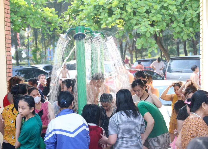 Các điểm tắm tráng miễn phí để phục vụ du khách. 