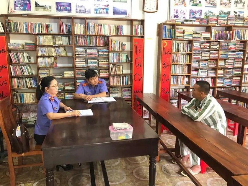 Các kiểm sát viên làm việc tại Trại giam Số 3.