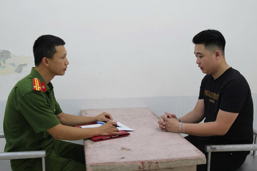 Đối tượng Trần Tuấn Anh tại CQĐT (ảnh Công an Nghệ An)