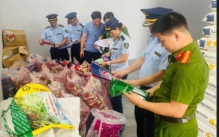 Cửa hàng kinh doanh gạo có dấu hiệu giả tem, nhãn, bao bì hàng hóa (ảnh QLTT Nghệ An cung cấp)