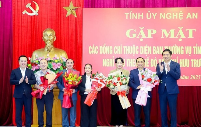 Một số cán bộ thuộc diện Tỉnh uỷ quản lý đã nghỉ hưu trước tuổi để thực hiện sắp.