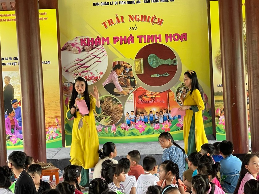 Trải nghiệm và "Khám phá tinh hoa" tại Bảo tàng Nghệ An.