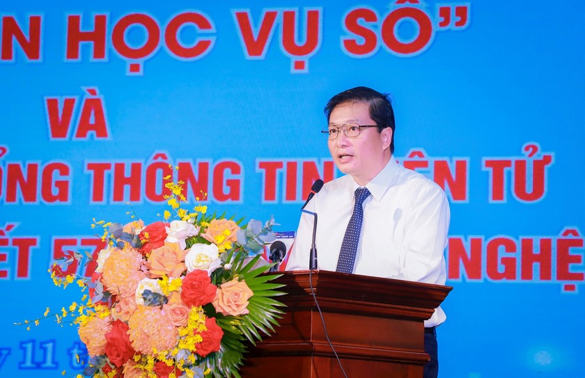 Chủ tịch UBND tỉnh Nghệ An Lê Hồng Vinh phát biểu tại chương trình. 