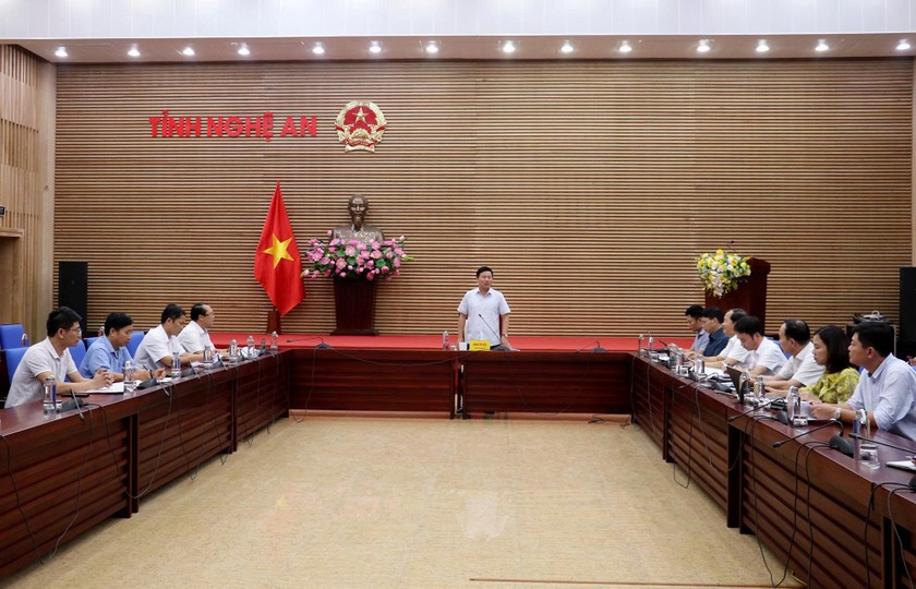 Phó Chủ tịch UBND tỉnh Hoàng Phú Hiền chủ trì buổi làm việc. Ảnh: CTTĐT Nghệ An