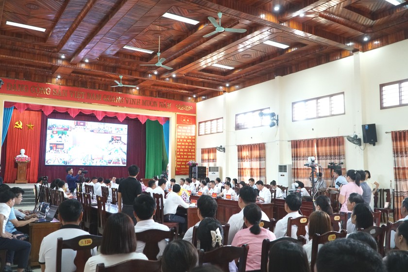 Vận hành thử nghiệm các tình huống hoạt động của Đảng ủy, HĐND, UBND xã Đông Lộc sau sáp nhập. Ảnh: Tuyết Lan