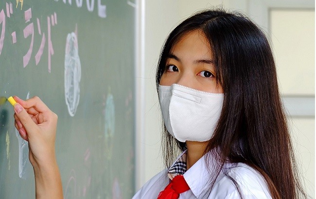 Ánh mắt tuổi teen trong ngày khai trường của em Bảo Ngân, Trường THCS Lê Ngọc Hân, TP Hà Nội.